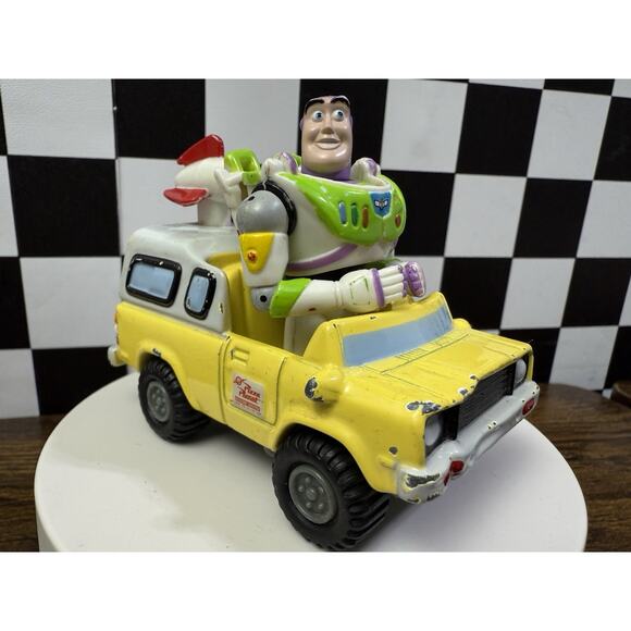 Disney Toy Story Buzz Lightyear in Diecast Pizza Planet Truck Metal Car - Picture 1 of 9